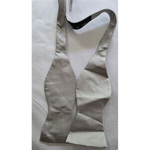 NWOT Enro Gray Silk Solid Bow Tie Formal Classic Style 125789